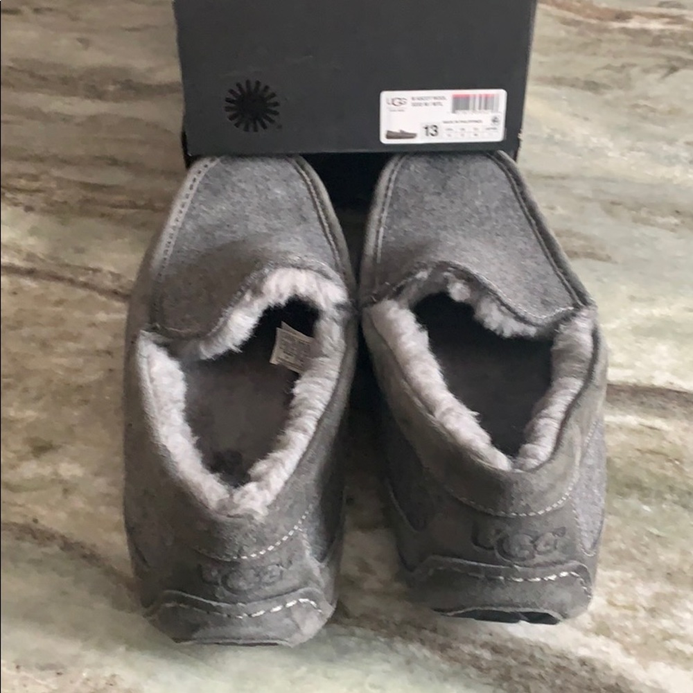 Ugg men’s slipper with sole